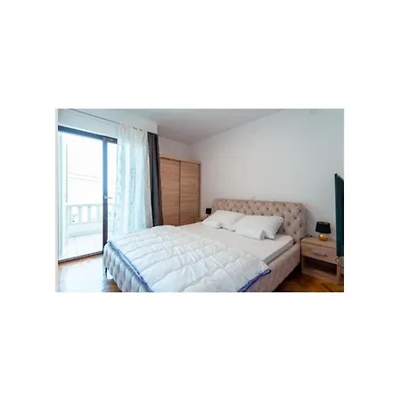 5 Bedroom Lovely In Grljevac * Podstrana