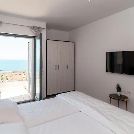 Апартаменты 5 Bedroom Lovely In Grljevac