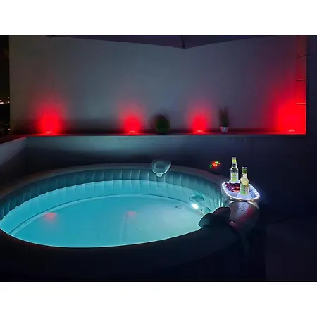Апартаменты 5 Bedroom Lovely In Grljevac *