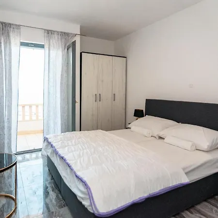 5 Bedroom Lovely In Grljevac *